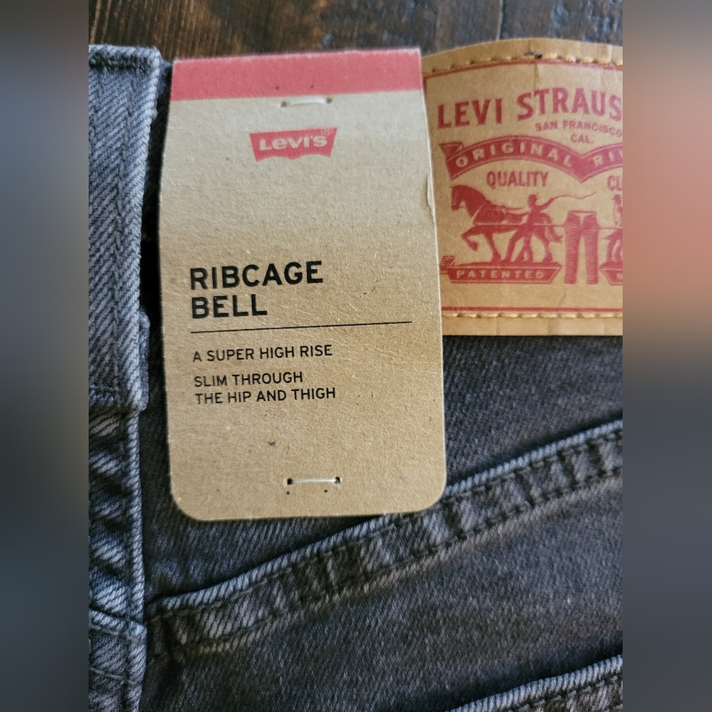 NEW NWT Levis Ribcage Bell Women's Jeans-On The Town Black: W24L32 - Picture 5 of 10